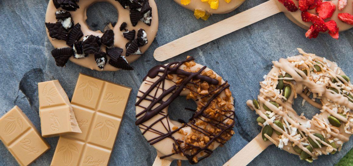 Caramelized White Chocolate Apple Pops