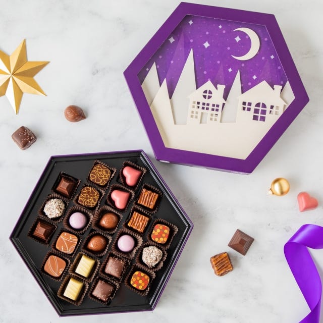 A Winters Night Gift Box, 22 pc 